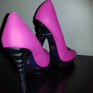 Rachel Roy Pumps